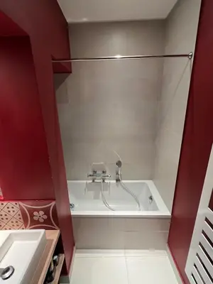 Salle de bains dans l'établissement Ancienne Boulangerie entièrement rénovée 5 Chambres 3 min métro 4 Barbara