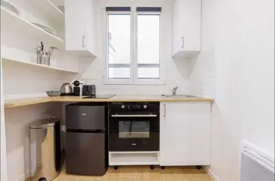 Cuisine ou kitchenette dans l'établissement Pleasant Studio -2P- Sacré Coeur
