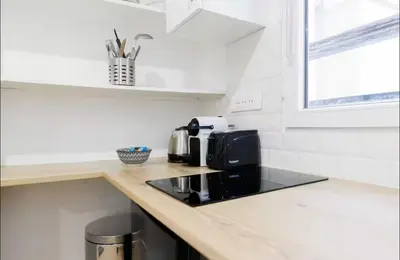 Cuisine ou kitchenette dans l'établissement Pleasant Studio -2P- Sacré Coeur