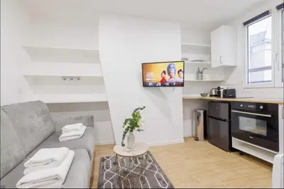 Cuisine ou kitchenette dans l'établissement Pleasant Studio -2P- Sacré Coeur