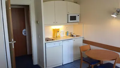 Cuisine ou kitchenette dans l'établissement Private Studio - Paris - La Défense