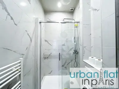 Salle de bains dans l'établissement Urban Flat 64 - Luxury flat Mermoz - Champs Elysees