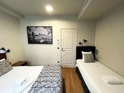 Un ou plusieurs lits dans un hébergement de l'établissement Urban Flat 78 - 3 Bedroom apartment Republique