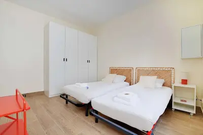 Un ou plusieurs lits dans un hébergement de l'établissement Cozy Apartment 2BR 6P - Boulets Nation
