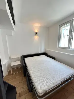 Un ou plusieurs lits dans un hébergement de l'établissement Stylish Loft Studio in Central Paris in Clery 4