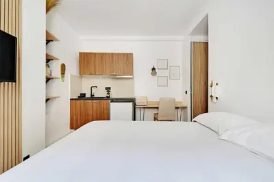 Un ou plusieurs lits dans un hébergement de l'établissement Studio-Suite 4 stars, 15m from Eiffel, Refined