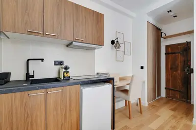 Cuisine ou kitchenette dans l'établissement Studio-Suite 4 stars, 15m from Eiffel, Refined