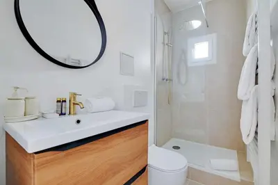 Salle de bains dans l'établissement Studio-Suite 4 stars, 15m from Eiffel, Refined