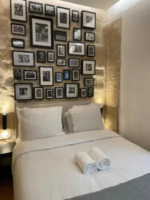 Un ou plusieurs lits dans un hébergement de l'établissement Cozy Loft Montmartre Place des Abbesses Sacré Cœur