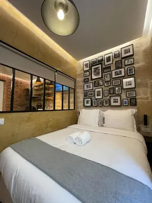 Un ou plusieurs lits dans un hébergement de l'établissement Cozy Loft Montmartre Place des Abbesses Sacré Cœur