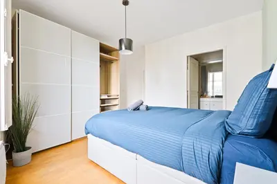 Plan de l'établissement Heart of Paris 2BR-8P Musee du Louvre 4 Free Netflix
