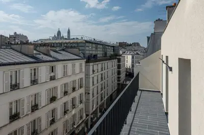 Vue générale sur Paris ou vue de la ville depuis l'appartement