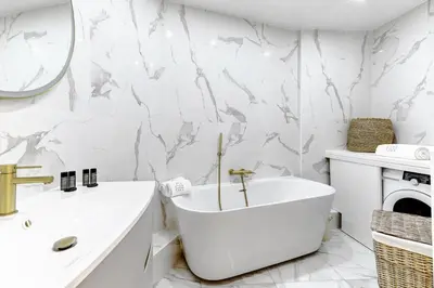Salle de bains dans l'établissement L'Ecrin Wagram Suite