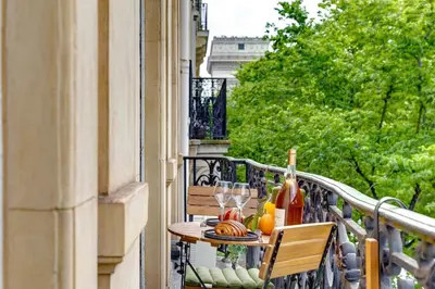 Balcon ou terrasse dans l'établissement L'Ecrin Wagram Suite