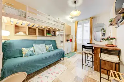 Coin salon dans l'établissement Petit studio cosy quartier branché entre Bastille et Nation