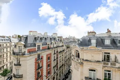 Vue générale sur Paris ou vue de la ville depuis l'appartement