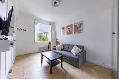 Télévision ou salle de divertissement dans l'établissement Romantic 3 Stars - Studio suite by Canal Saint-Martin