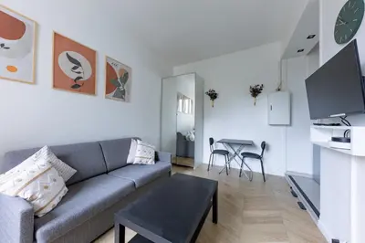 Télévision ou salle de divertissement dans l'établissement Romantic 3 Stars - Studio suite by Canal Saint-Martin