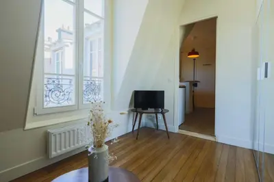 Télévision ou salle de divertissement dans l'établissement Charming 2P studio - 16eme Avenue Foch