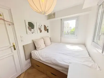 Un ou plusieurs lits dans un hébergement de l'établissement Lux Belleville