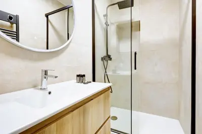Salle de bains dans l'établissement Appartement de Prestige au Marais pour 6 Voyageurs