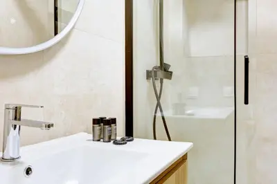 Salle de bains dans l'établissement Appartement de Prestige au Marais pour 6 Voyageurs