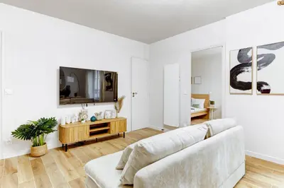 Télévision ou salle de divertissement dans l'établissement Appartement de Prestige au Marais pour 6 Voyageurs