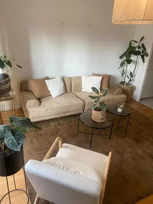 Coin salon dans l'établissement Charming T2 Paris and Saint-Ouen-Sur-Seine