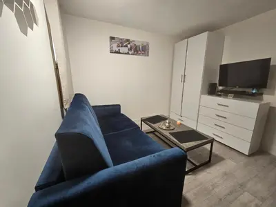 Télévision ou salle de divertissement dans l'établissement Studio très calme