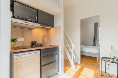 Cuisine ou kitchenette dans l'établissement Brand New - Exquisite and Sunny Parisian Loft