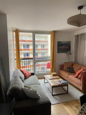 Coin salon dans l'établissement Spacious and Elegant 3 Bedrooms Apartment near Metro and Bois de Vincennes