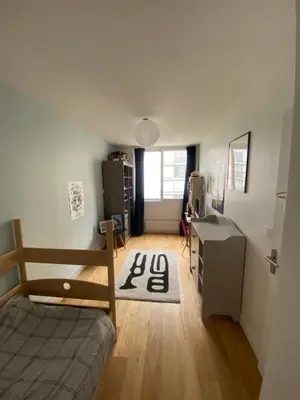 Un ou plusieurs lits dans un hébergement de l'établissement Spacious and Elegant 3 Bedrooms Apartment near Metro and Bois de Vincennes