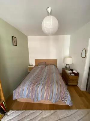 Un ou plusieurs lits dans un hébergement de l'établissement Spacious and Elegant 3 Bedrooms Apartment near Metro and Bois de Vincennes