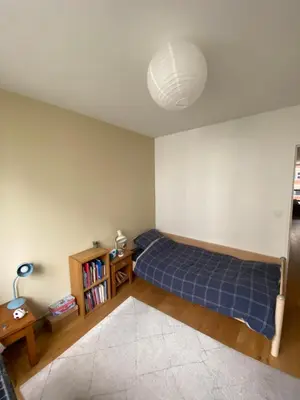 Un ou plusieurs lits dans un hébergement de l'établissement Spacious and Elegant 3 Bedrooms Apartment near Metro and Bois de Vincennes