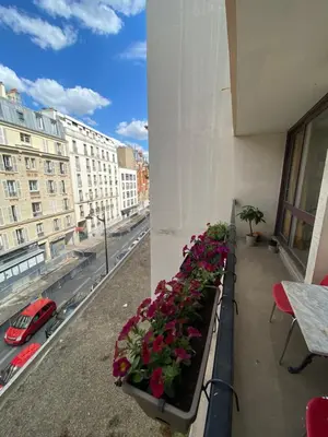 Balcon ou terrasse dans l'établissement Spacious and Elegant 3 Bedrooms Apartment near Metro and Bois de Vincennes