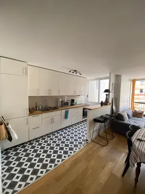 Cuisine ou kitchenette dans l'établissement Spacious and Elegant 3 Bedrooms Apartment near Metro and Bois de Vincennes