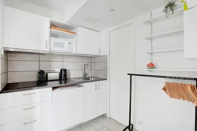 Cuisine ou kitchenette dans l'établissement élégant deux pièces St-Germain-des-Prés