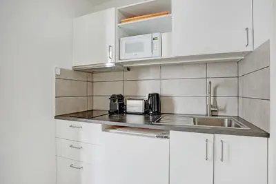 Cuisine ou kitchenette dans l'établissement élégant deux pièces St-Germain-des-Prés
