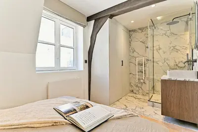Salle de bains dans l'établissement Élégant esprit suite d'hôtel