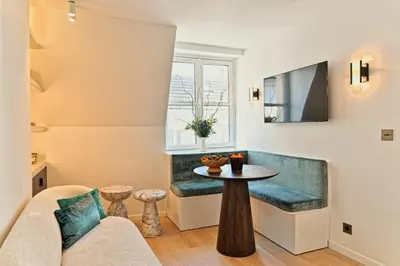 Télévision ou salle de divertissement dans l'établissement Élégant esprit suite d'hôtel