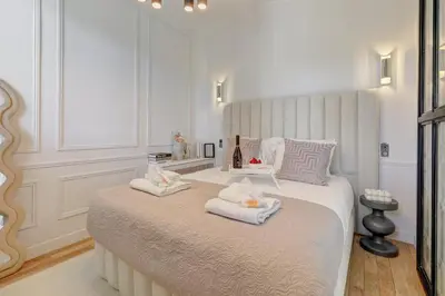 Un ou plusieurs lits dans un hébergement de l'établissement CIA - Luxurious Flat on Champs-Élysées