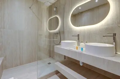 Salle de bains dans l'établissement CIA - Luxurious Flat on Champs-Élysées