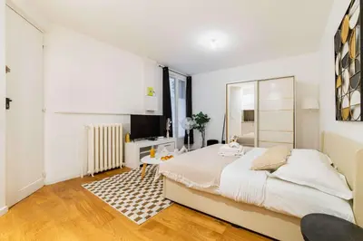 Un ou plusieurs lits dans un hébergement de l'établissement Studio agreable et bien placee - Paris 18 - 2P
