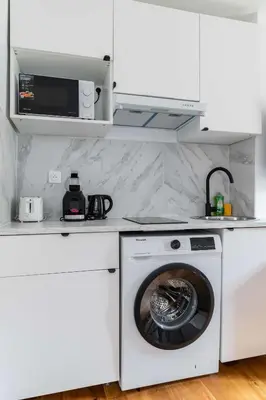 Cuisine ou kitchenette dans l'établissement 2 pieces cosy hopital bichat - paris 18 - 2P