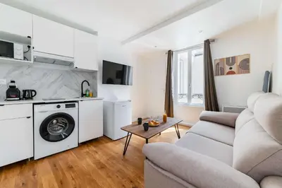Cuisine ou kitchenette dans l'établissement 2 pieces cosy hopital bichat - paris 18 - 2P