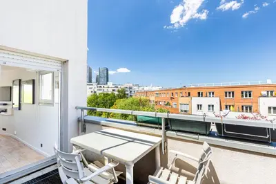 Balcon ou terrasse dans l'établissement GuestReady - Sunny Chic Retreat with Balcony