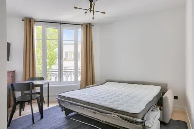 Un ou plusieurs lits dans un hébergement de l'établissement Appartement 2 Pièces I 8 min à pied de la Défense