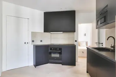 Cuisine ou kitchenette dans l'établissement Appartement 2 Pièces I 8 min à pied de la Défense