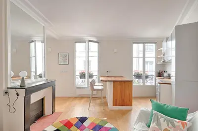 Cuisine ou kitchenette dans l'établissement Cosy flat - Luxembourg Garden - Saint Germain des Prés
