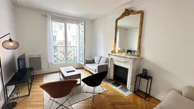 Télévision ou salle de divertissement dans l'établissement Suite 140m2 vue sur Tour Eiffel